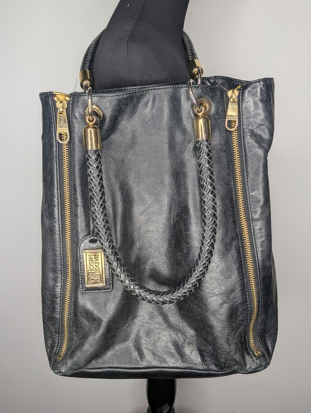 Badgley Mischka Expandable Black Leather Braided Handles Gold Zipper Detail Bag